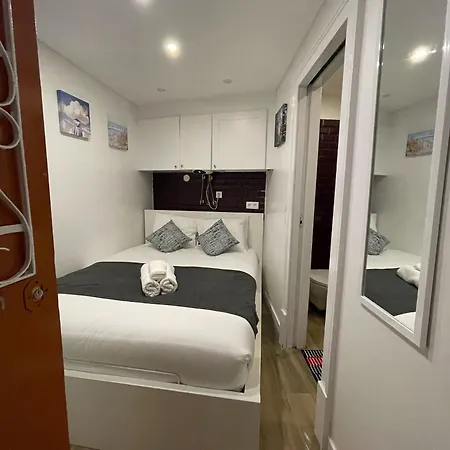 Quarto em Acomodações Particulares - Centro Histórico Mouraria *